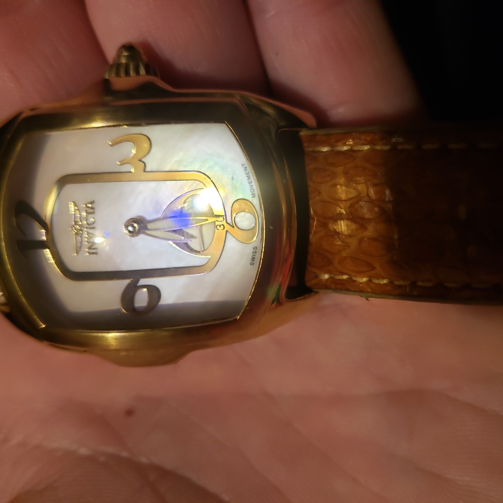 Invicta Gold and Brown Bracelet with Elegant Design